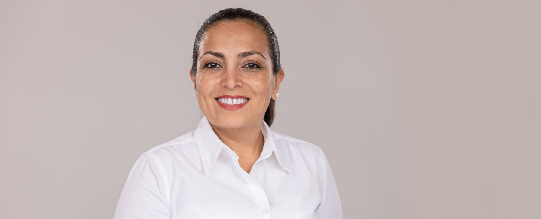 Zahnärztin Behnoush Karbasi Leo48